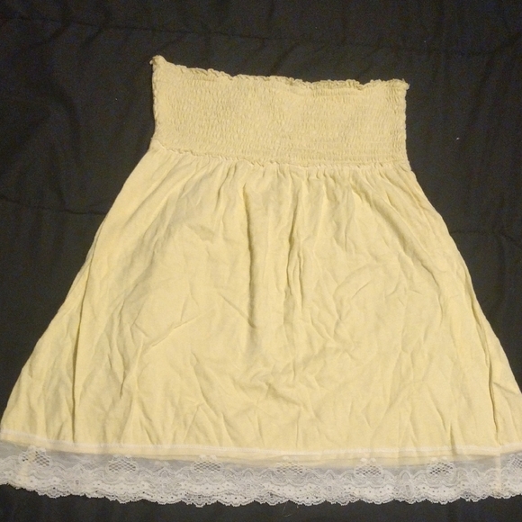 Elegant Yellow and White Lace Trim Skirt - Picture 1 of 4